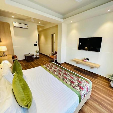 Crown Hotel Agra Near Taj Mahal Esterno foto