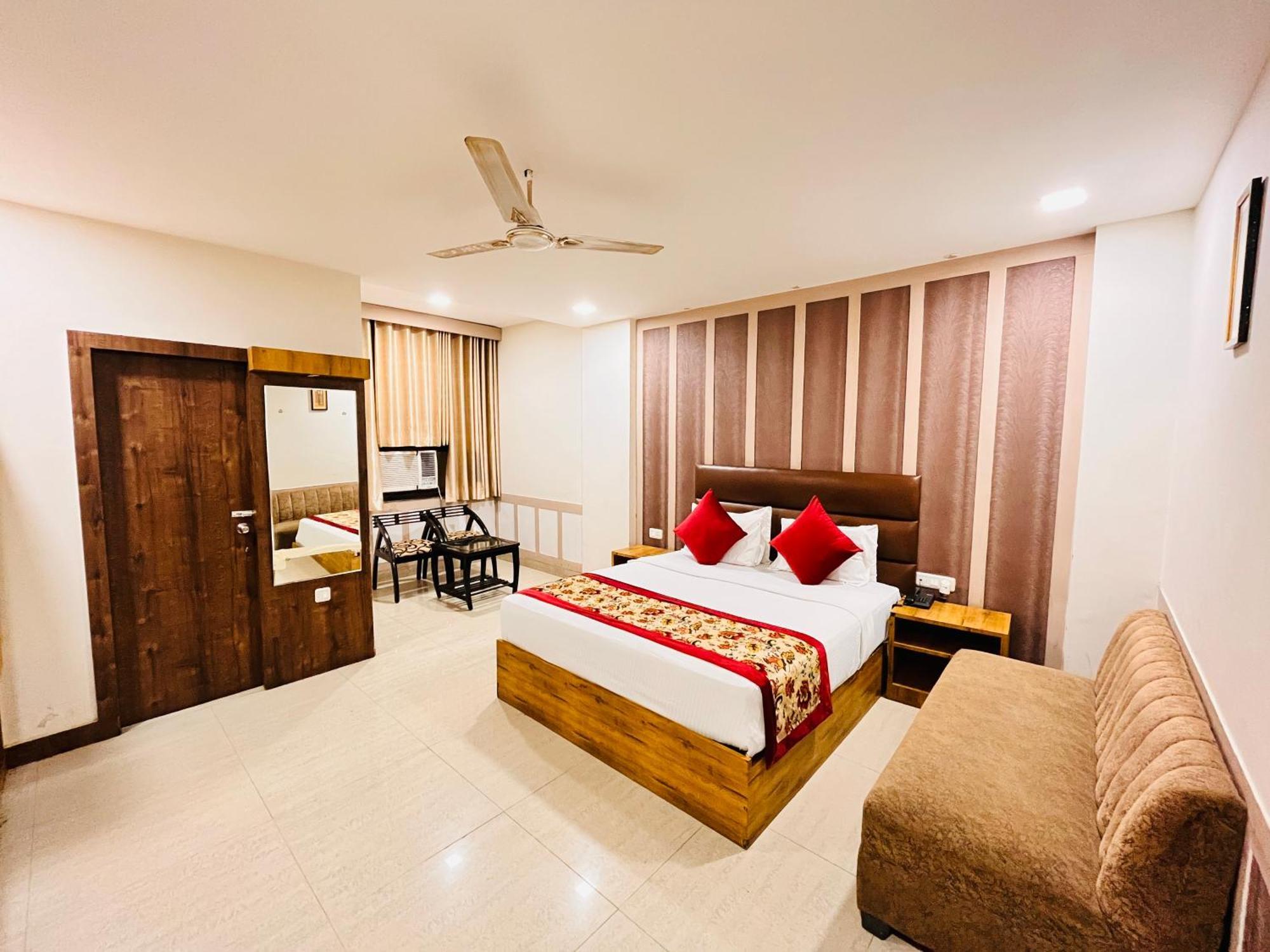 Crown Hotel Agra Near Taj Mahal Esterno foto