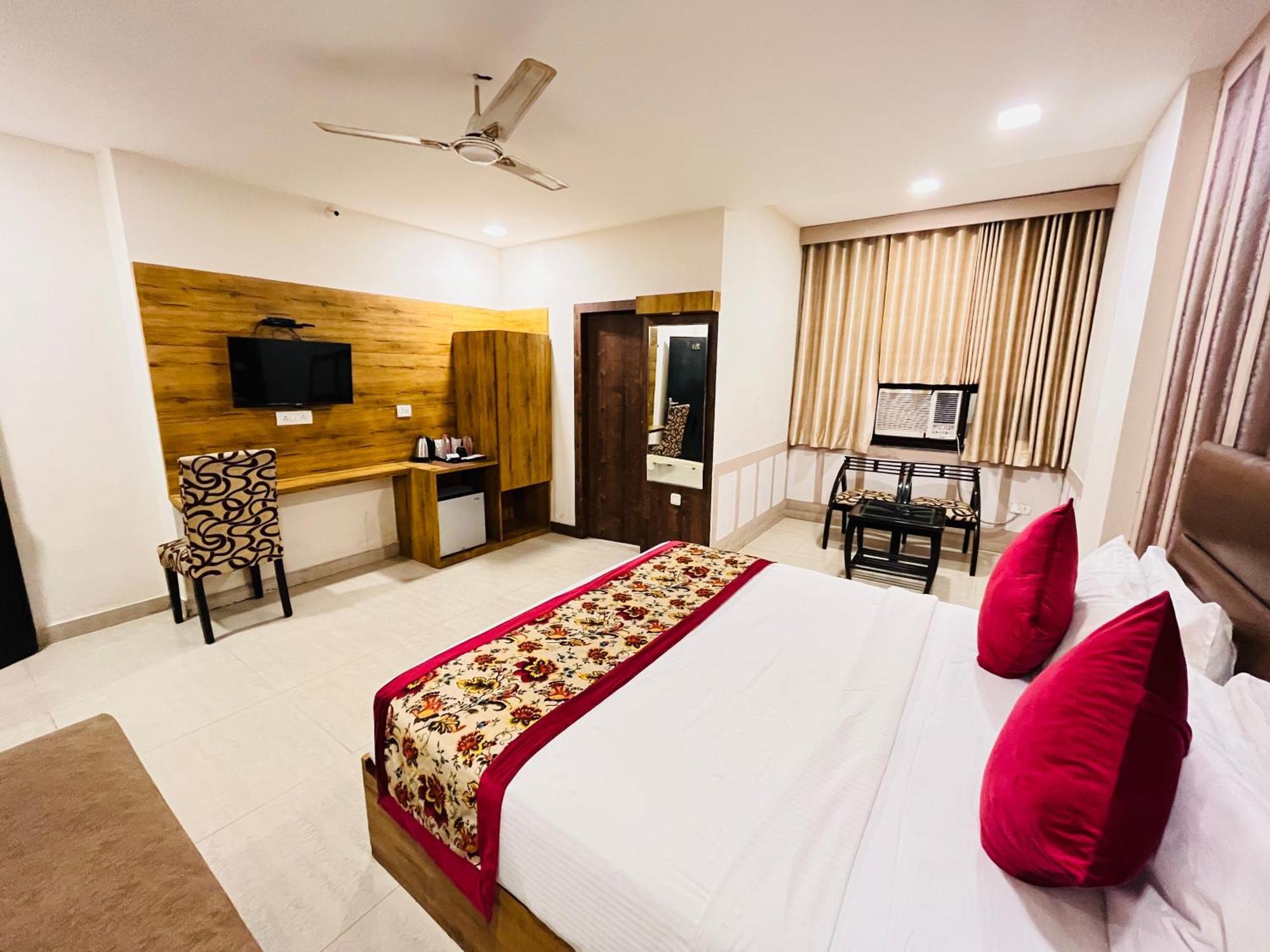 Crown Hotel Agra Near Taj Mahal Esterno foto