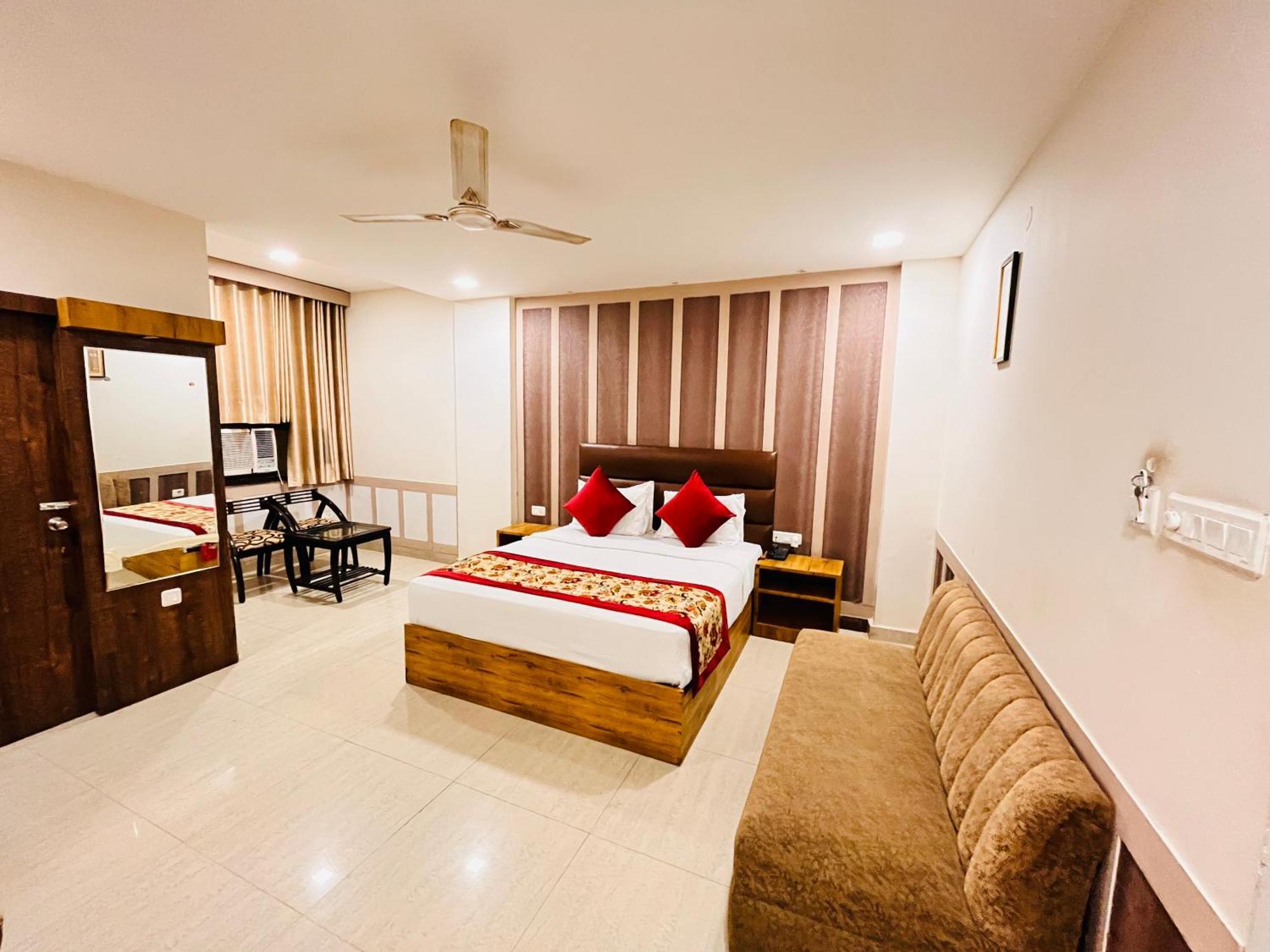 Crown Hotel Agra Near Taj Mahal Esterno foto