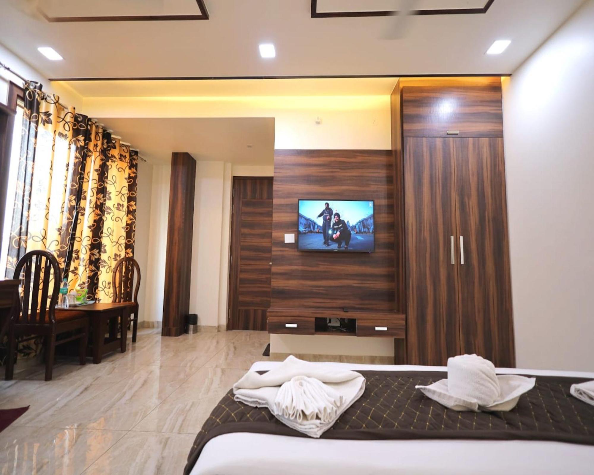 Crown Hotel Agra Near Taj Mahal Esterno foto