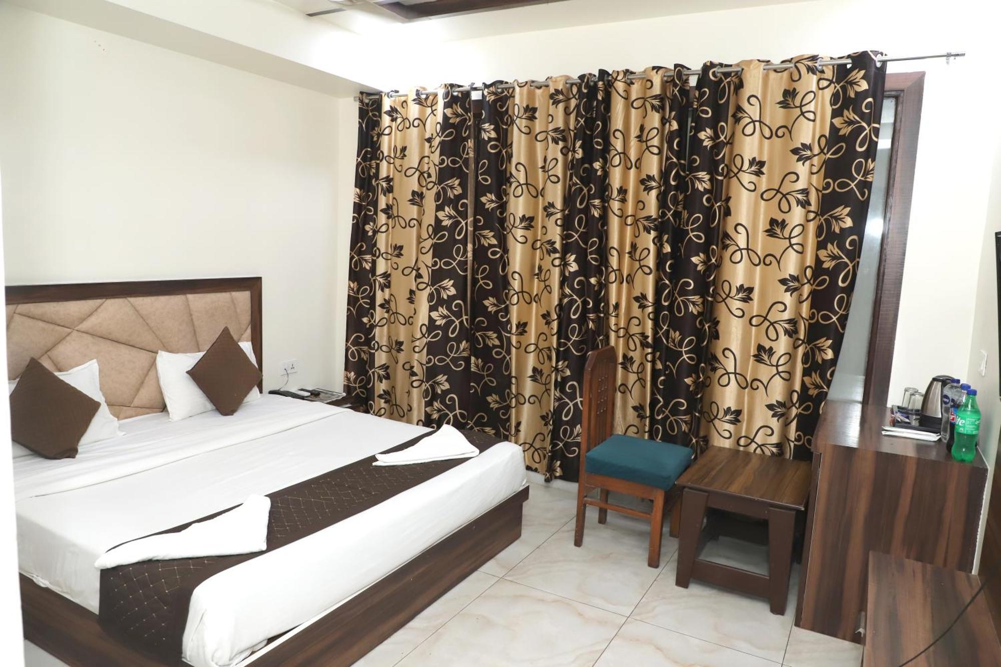 Crown Hotel Agra Near Taj Mahal Esterno foto