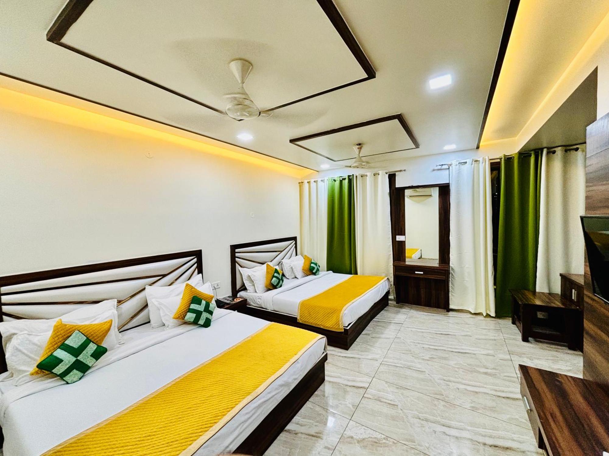 Crown Hotel Agra Near Taj Mahal Esterno foto