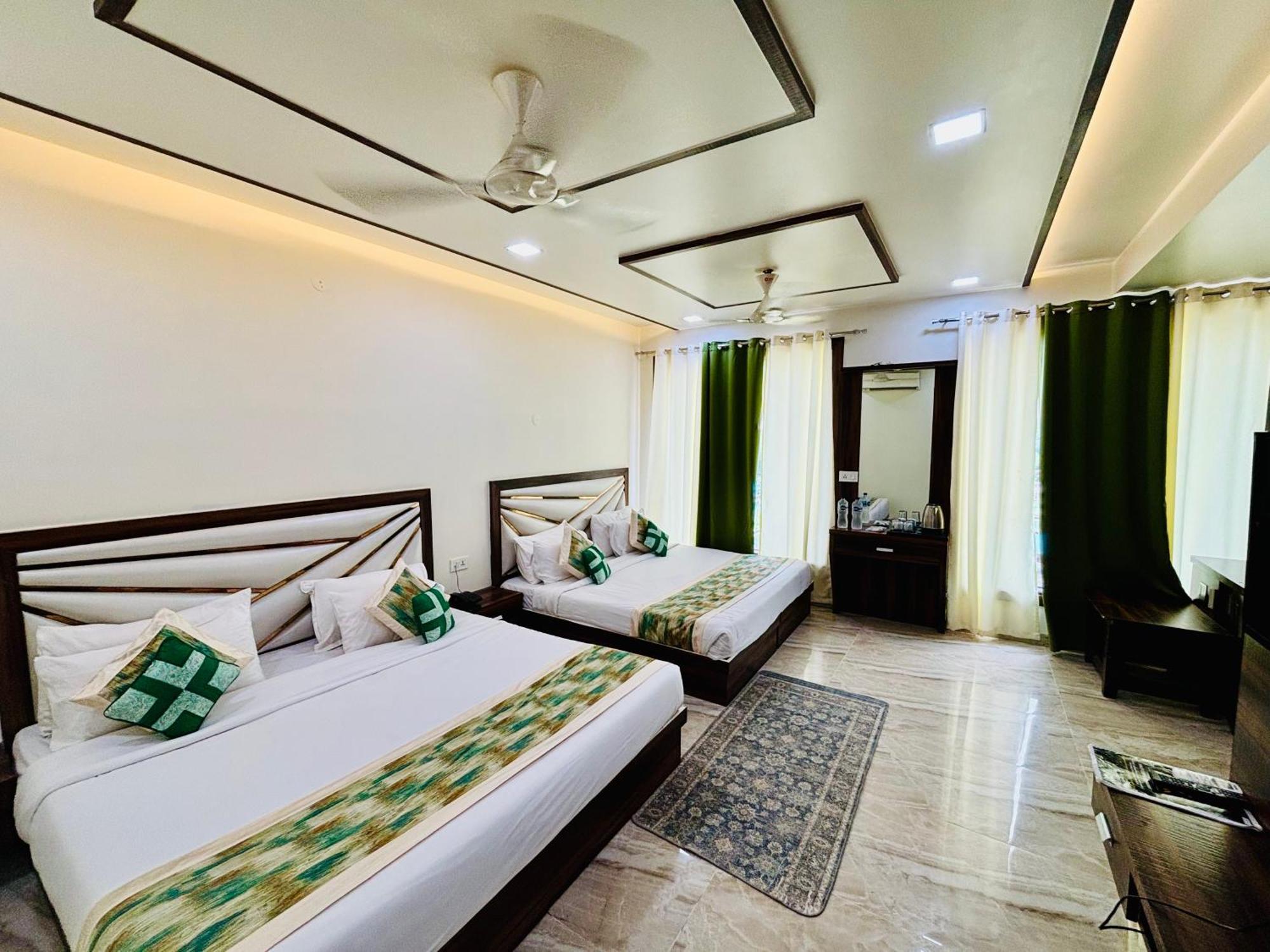 Crown Hotel Agra Near Taj Mahal Esterno foto